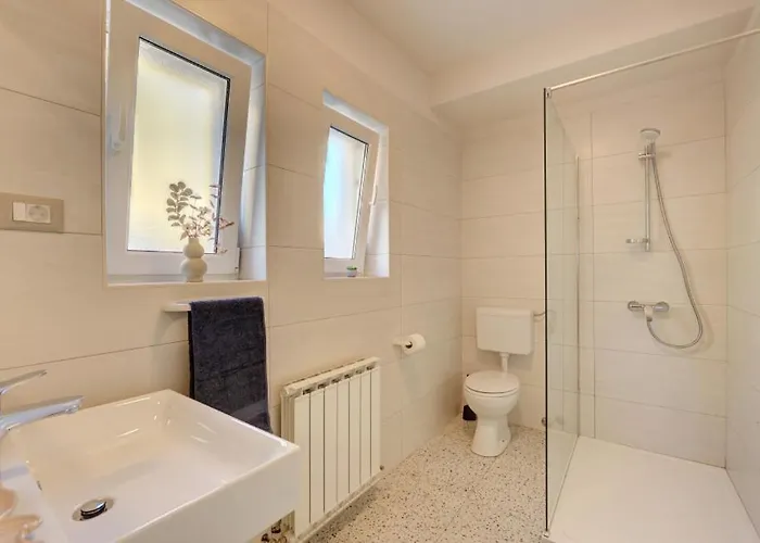 Nata By Guide * Pula